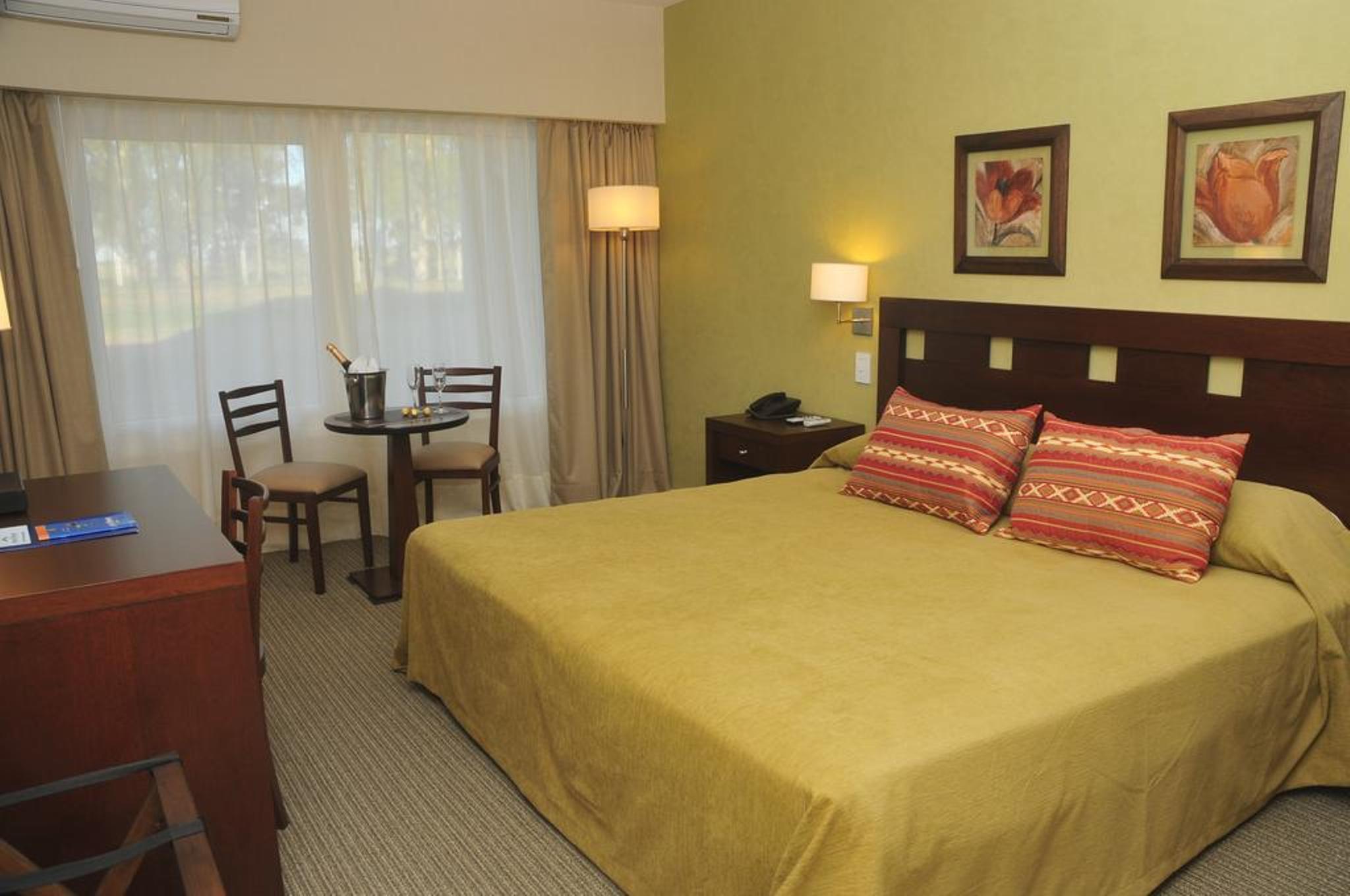 Hotel Howard Johnson Trenque Lauquen Exterior foto